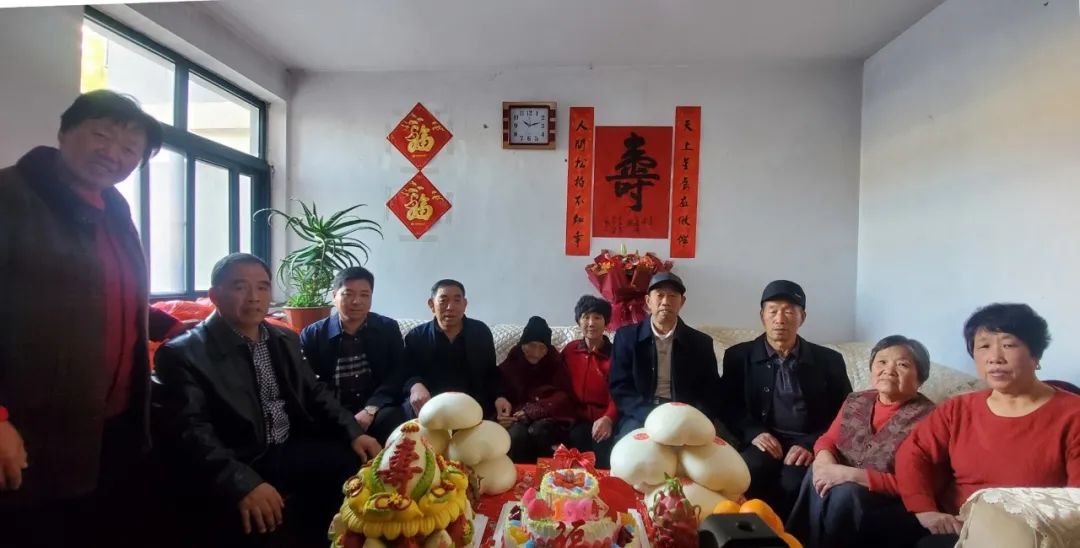 后田社区庆祝社区一百周岁老人生日