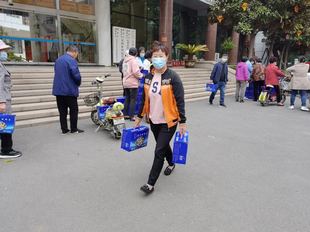 我为群众办实事 | 槐花开 蛤蜊香—后田社区分发蛤蜊肉