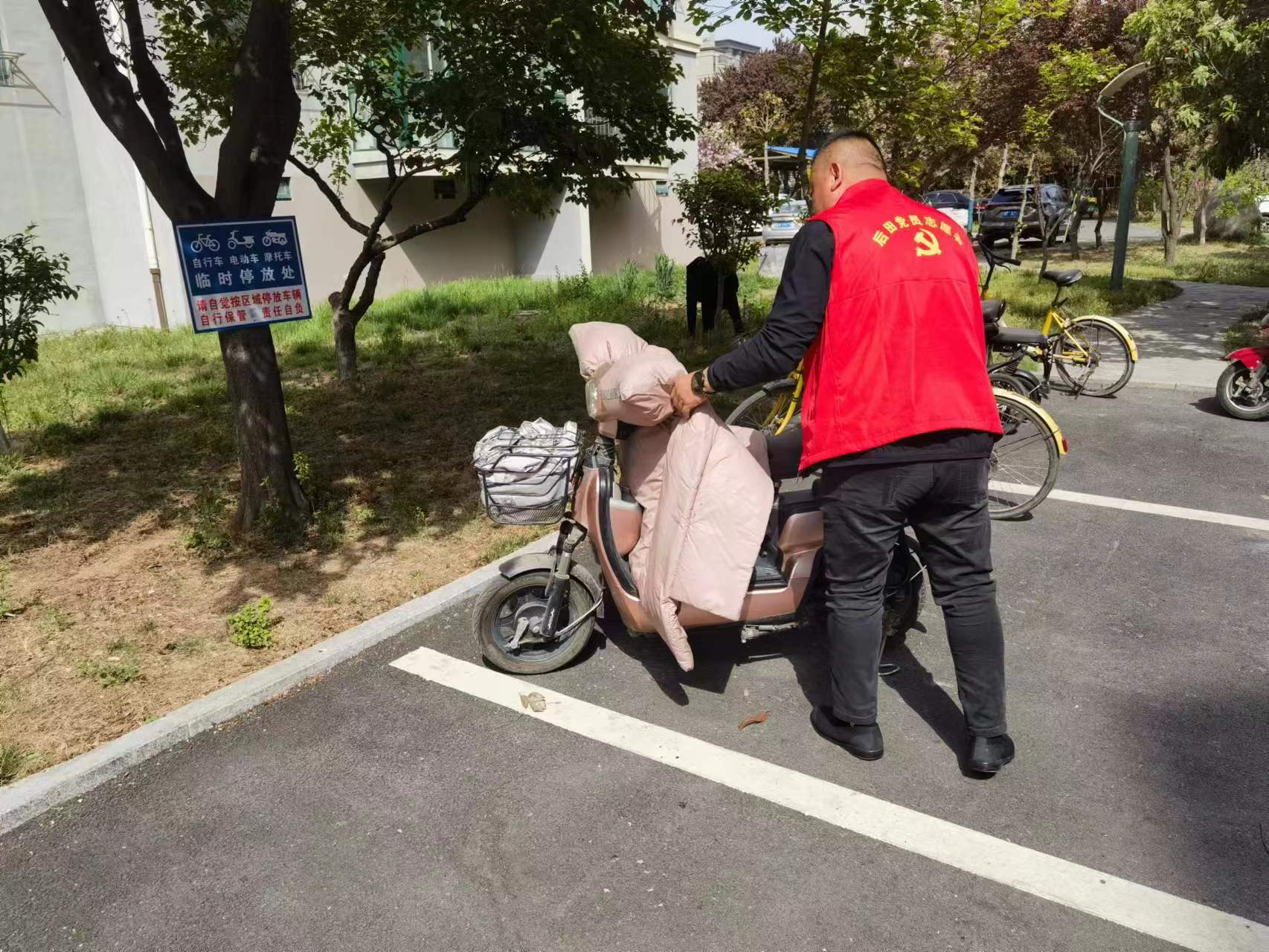 创城进行时 | 城阳街道后田社区“人人动手 洁净家园”环境卫生集中清理活动