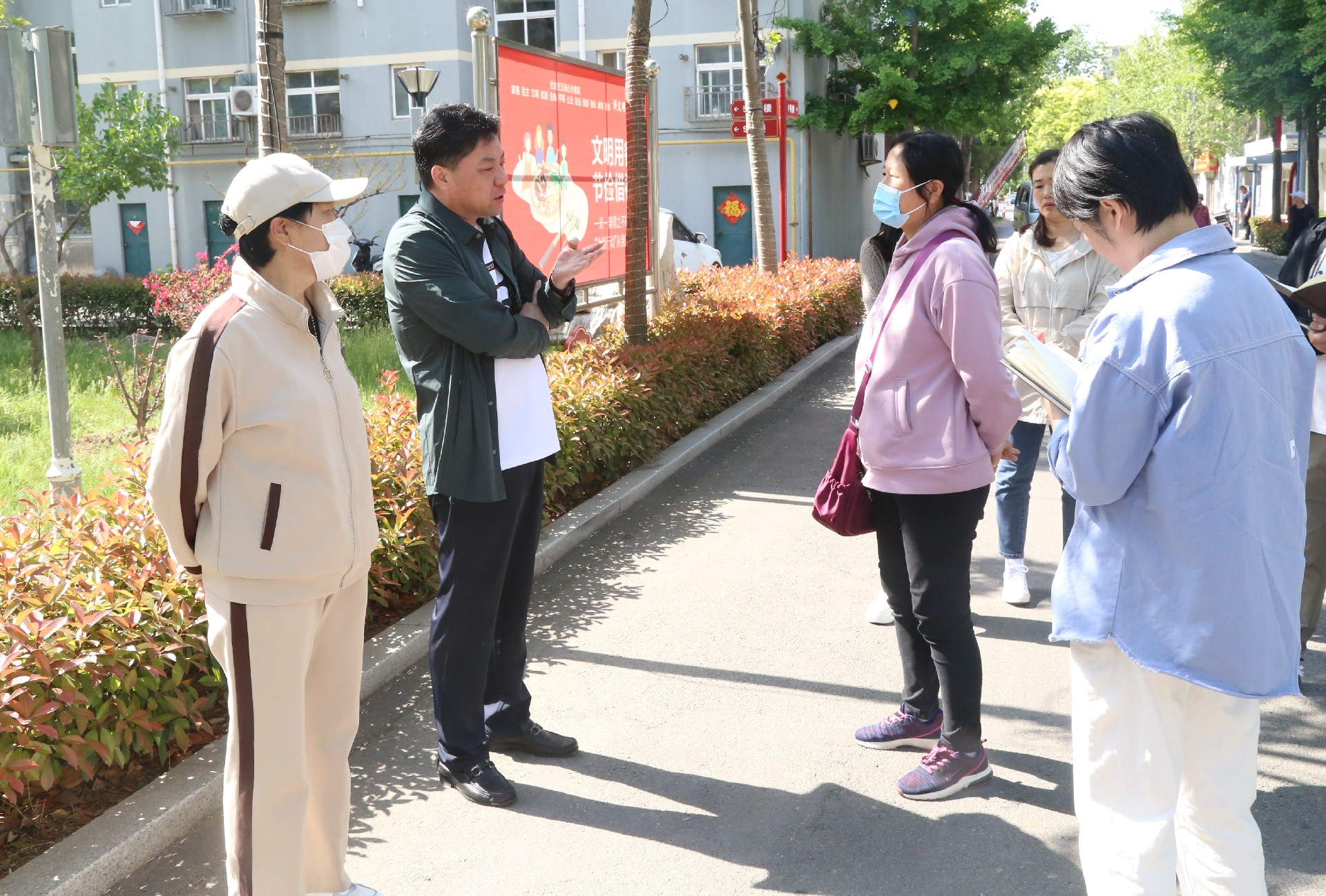 城阳街道后田社区开展“户户遍访”系列活动之“现场办公” 知民情 解民忧 聚民心
