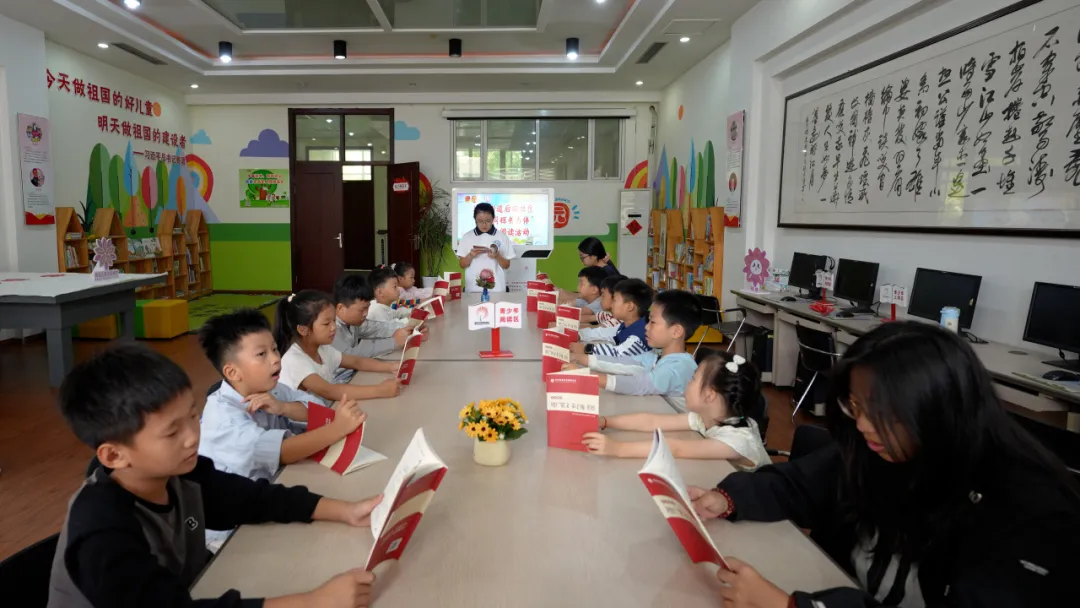 城阳街道后田社区“双节同辉书为伴”青少年阅读活动